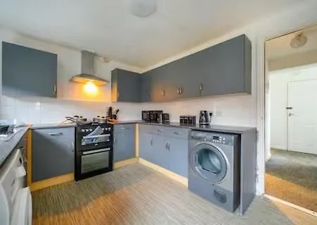 Affordable Single Ls16 Near Homestay Leeds (West Yorkshire)