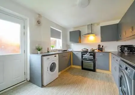 Affordable Single Ls16 Near Homestay Leeds (West Yorkshire)